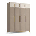 Armoire en bois à quatre portes avec poignées en métal