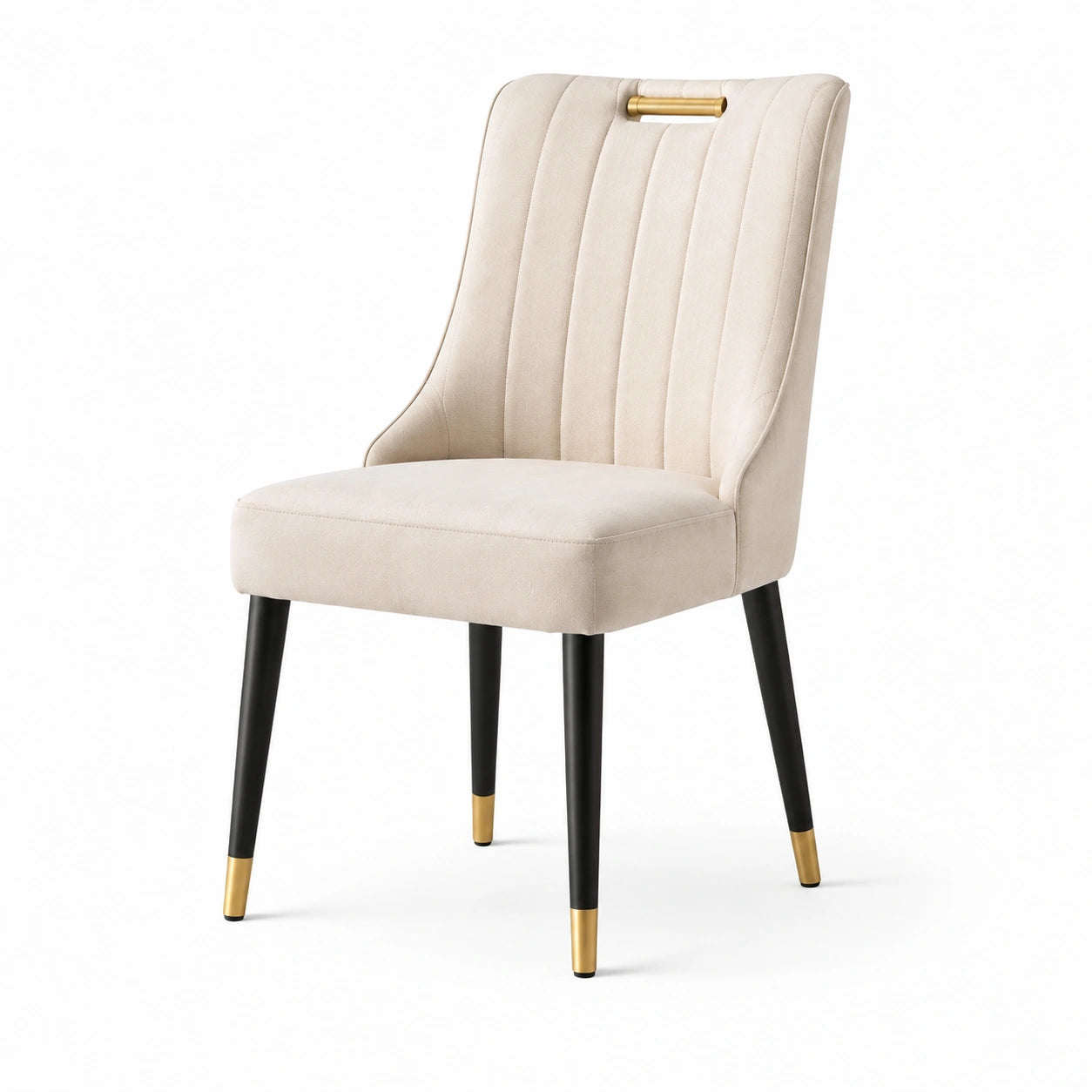Chaise en polyester beige avec pieds noirs et embouts dorés