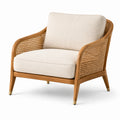 Fauteuil en bois avec accoudoirs en rotin et coussins en lin beige